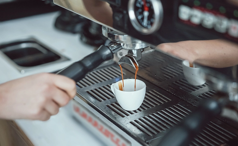 How to choose a good Semi-Automatic Coffee Machine for a Café